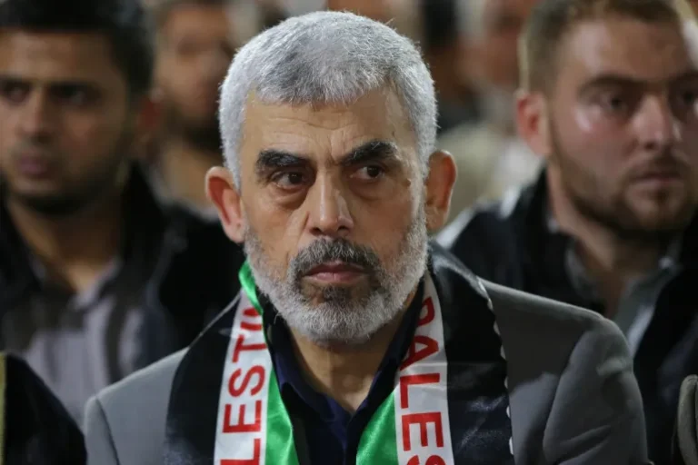 استشهاد  القائد يحيى السنوار في معركة مع قوات إسرائيلية برفح